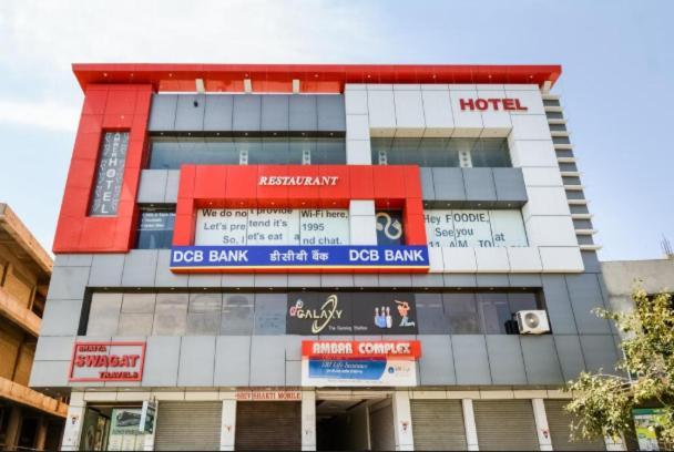 Amber Hotel Barmer Екстериор снимка