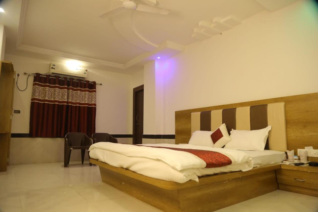 Amber Hotel Barmer Екстериор снимка